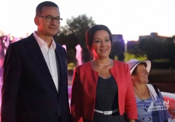 Premier Mateusz Morawiecki odwiedził Ełk podczas potańcówki nad rzeką
