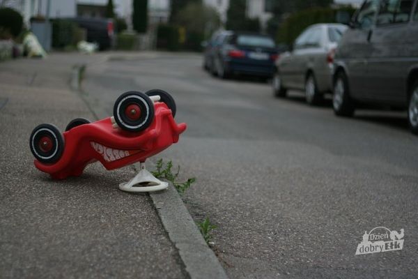 NIETRZEŹWI NA DROGACH POWIATU. W TYM MATKA WIOZĄCA DZIECI DO SZKOŁY