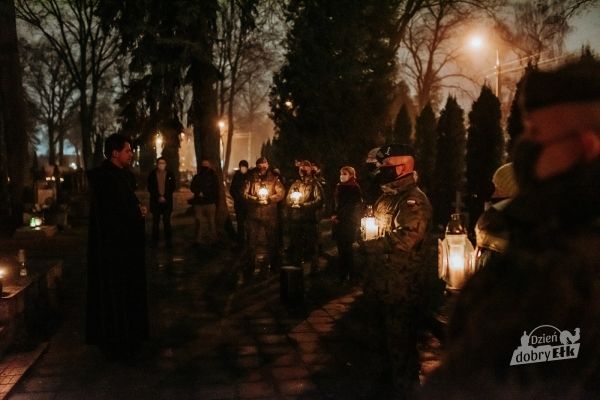 Pamięć i szacunek Wszystkim poległym i zmarłym