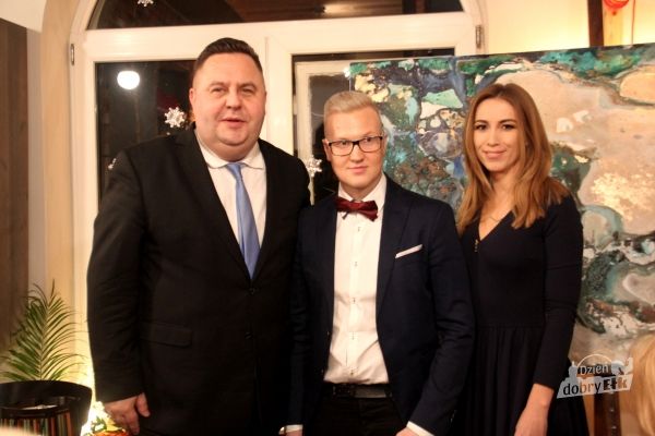 Wernisaż malarstwa i fotografii młodych, ełckich artystów