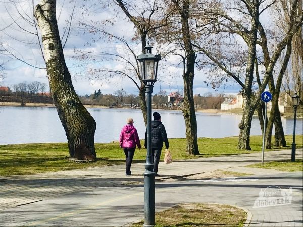 Nowe obostrzenia w Polsce  - Specjalne godziny zakupów dla seniorów