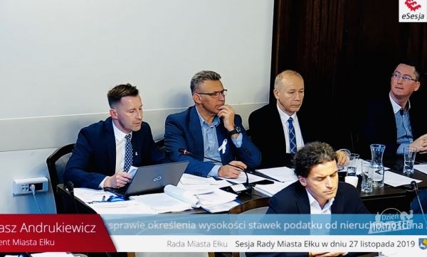 &quot;Samorząd - to nie są chodniki, to nie są latarnie, które świecą dla prezydenta Andrukiewicza&quot;