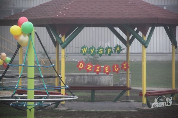 Uroczyste otwarcie nowego placu zabaw  &quot;Wyspa Dzieci&quot;